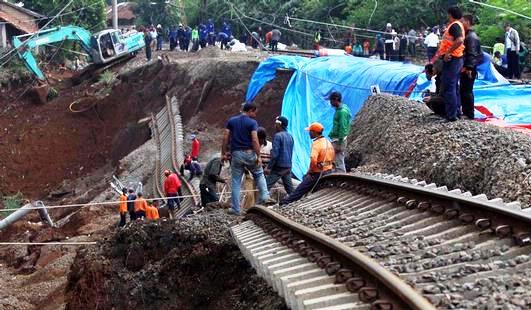 Perbaikan Rel KA Cilebut yang Longsor Dekati Penyelesaian